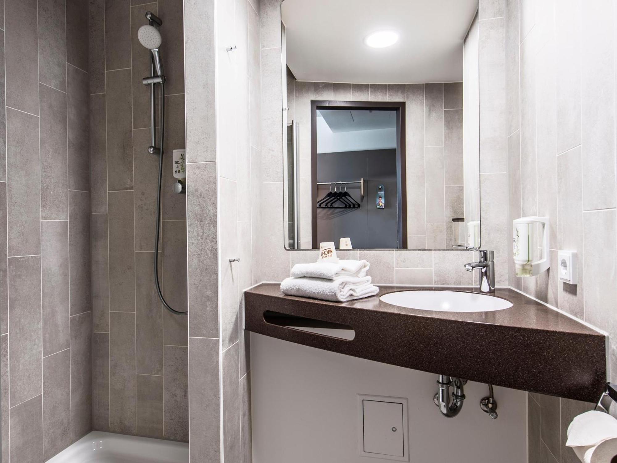 B&B Hotel Augsburg-Nord Eksteriør billede